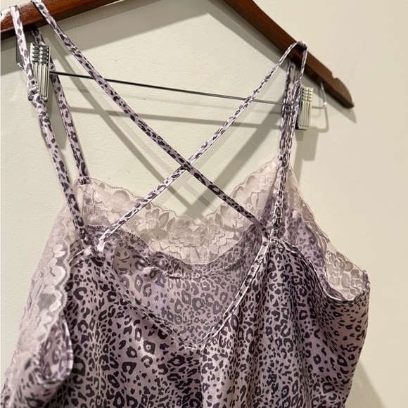 Elegant Leopard Print Chemise with Lace Trim - Picture 5 of 5